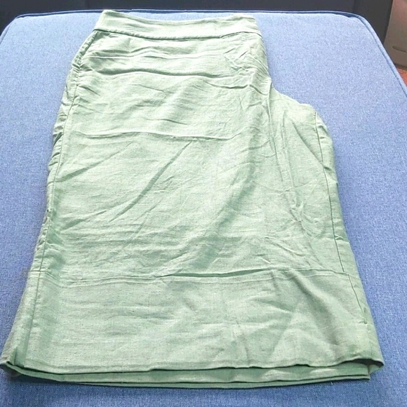 Linen, cropped, petite pants. - Picture 2 of 14
